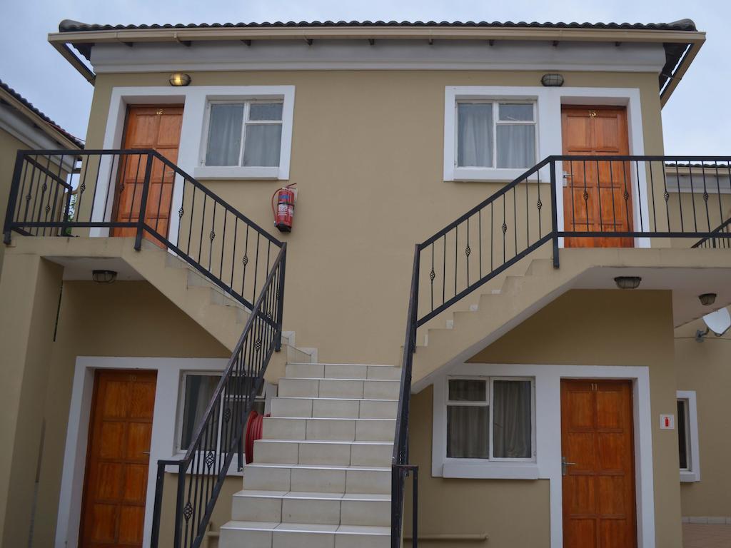 Henry George Guest House Pretoria-Noord Exterior foto
